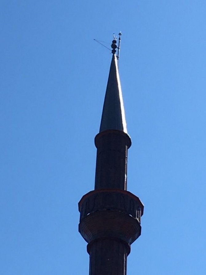 Oklu Caminin Minaresinden Çıkartılan Ok Yeniden Yerine Takıldı