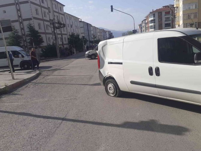 Kazada Savrulan Hafif Ticari Aracın Çarptığı Yaya Hayatını Kaybetti