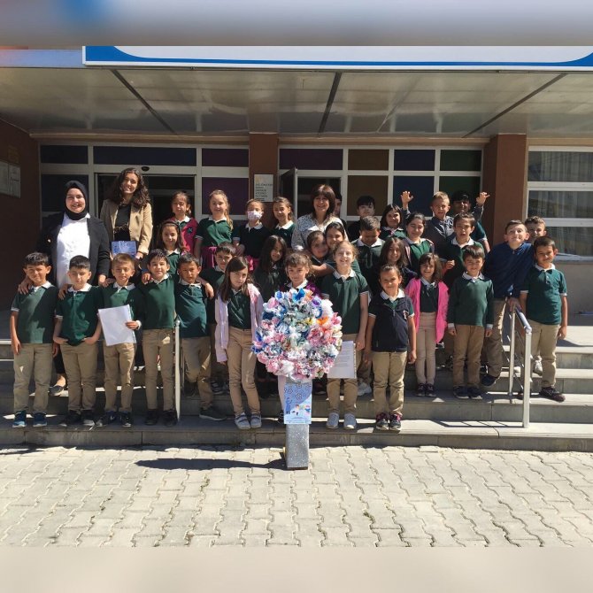 İ̇lkokul Öğrencilerinden Sağlık Çalışanlarına ‘Maskeden Çiçek’