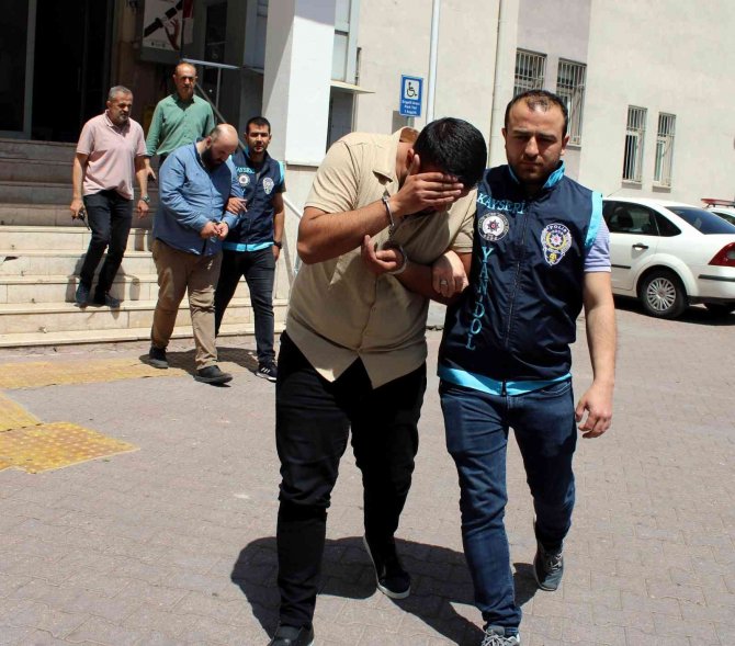 Hayali Dükkanda, Olmayan Yedek Parçalarla Vatandaşları Dolandırdılar