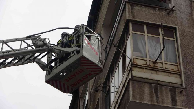 Balkondaki Mangal Keyfi Ekipleri Harekete Geçirdi