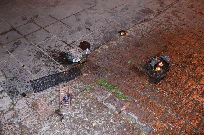 Otomobil Takla Attı, Kaldırımda Kimsenin Olmaması Faciayı Önledi