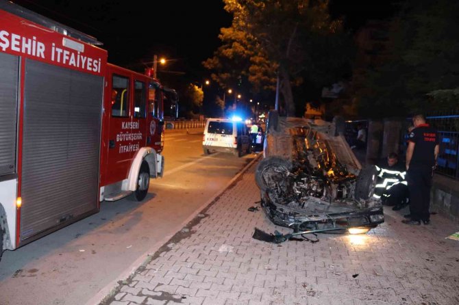 Otomobil Takla Attı, Kaldırımda Kimsenin Olmaması Faciayı Önledi