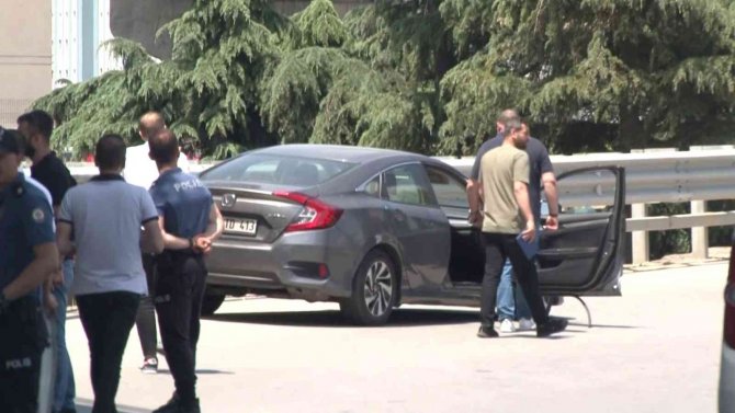 Kapalıçarşı’dan Takip Ettikleri Otomobili Kadıköy’de Kurşunladılar: 1 Yaralı