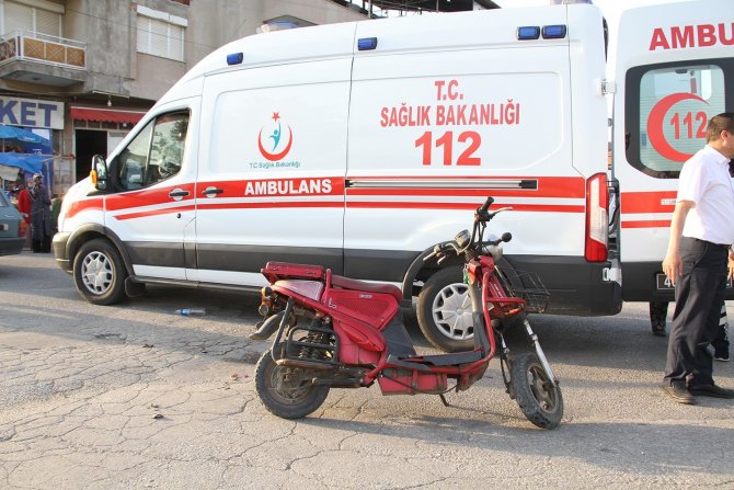 Otomobille Çarpışan Elektrikli Bisiklet Sürücüsü Yaralandı