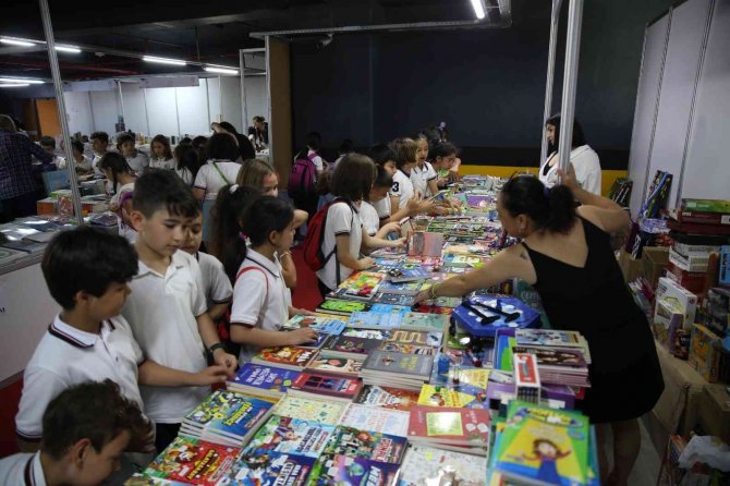 Merkezefendi’de 2 Bin Öğrenci Kitaplarla Buluştu