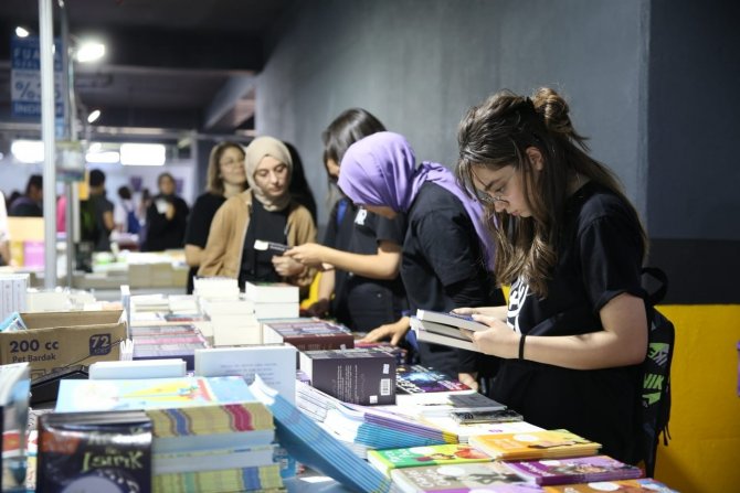 Merkezefendi’de 2 Bin Öğrenci Kitaplarla Buluştu