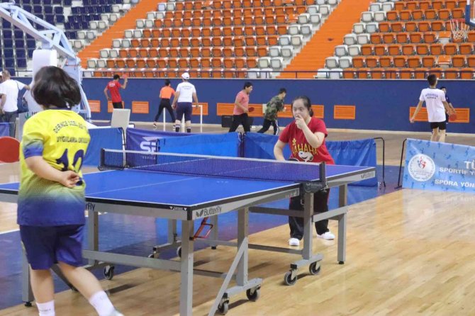Erzincanlı Down Sendromlu Sporcu Masa Tenisinde Türkiye Şampiyonu Oldu