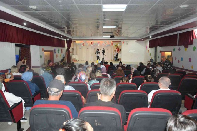 Minik Öğrenciler Ailelerine Yeteneklerini Gösterdi