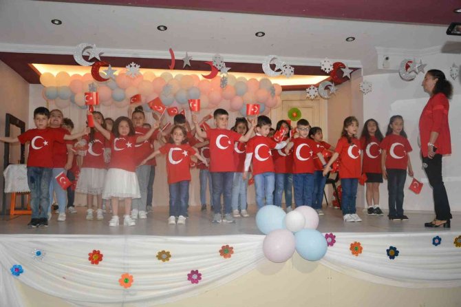 Minik Öğrenciler Ailelerine Yeteneklerini Gösterdi