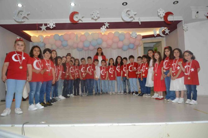 Minik Öğrenciler Ailelerine Yeteneklerini Gösterdi