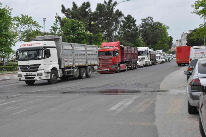 Ünye’de Trafikte ’Bakım’ Yoğunluğu