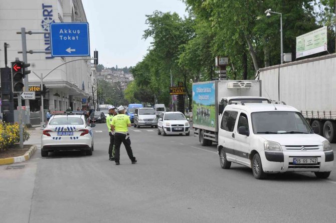 Ünye’de Trafikte ’Bakım’ Yoğunluğu