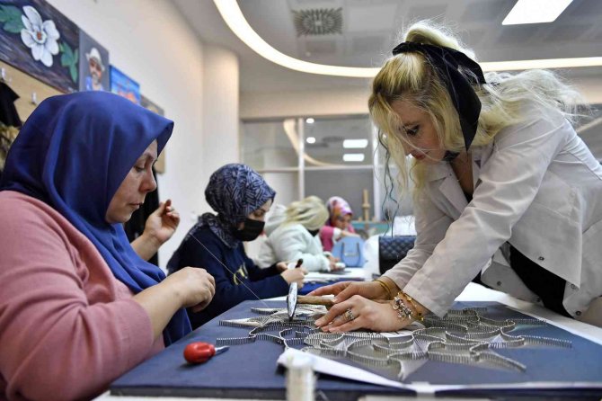 Osmek Filografi Sanatını Yaşatıyor