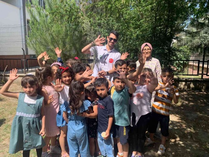 Osmaniye’de Okullara Fidan Dağıtılıyor