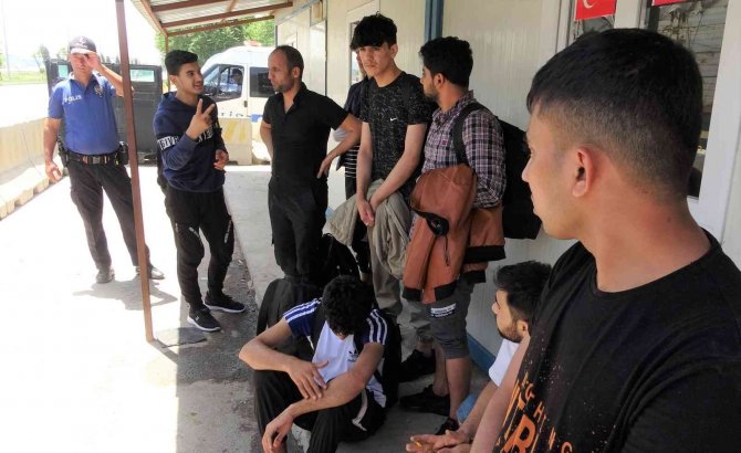 Kamyon Kasasında Kaçak Göçmenler Yakalandı