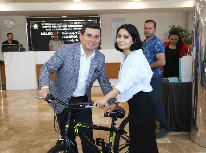 Kepez Belediyesi’nin 23 Nisan Resim Yarışması’nın Ödülleri Sahiplerini Buldu