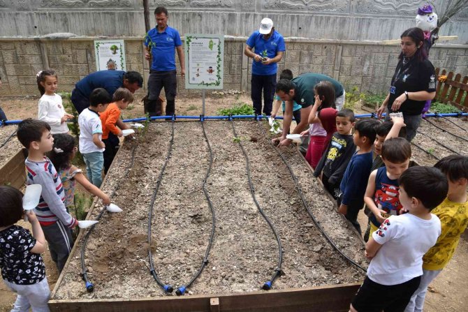 Okul Bostanı Projesiyle Öğrenciler Toprakla Buluşuyor