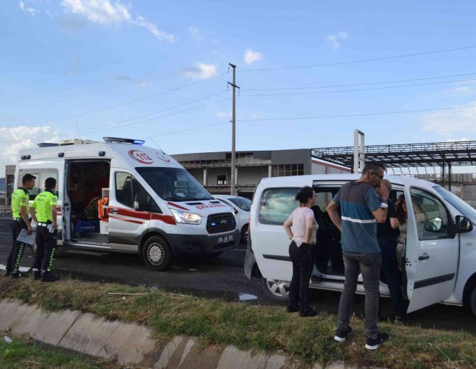 Tekirdağ’da 4 Araç Birbirine Girdi: 2 Yaralı