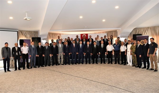 Düzensiz Göçü Önleme Toplantısı: 3 İlin Valisi Ve Asayiş Birimleri Çözüm Ve Öneri Masası Oluşturdu
