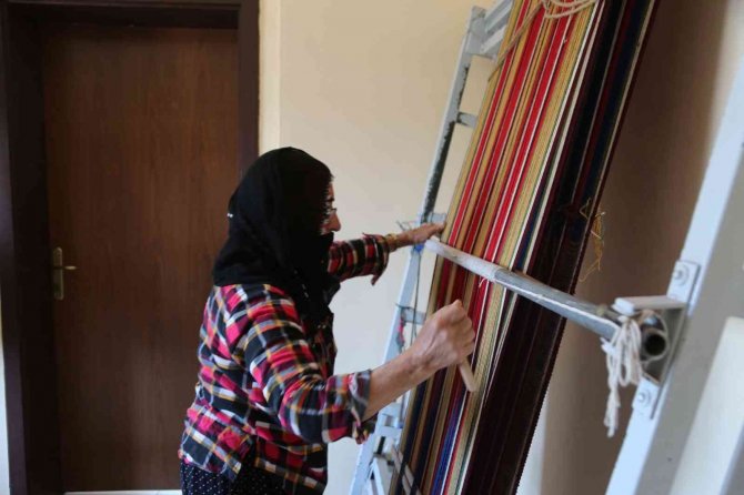 Tunceli Halk Eğitim Merkezinde Binlerce Kişiye Kurs Veriliyor