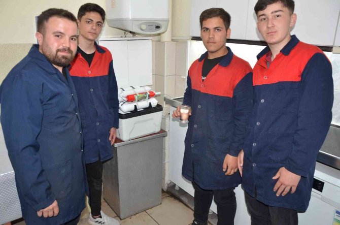 Lise Öğrencileri, Okulun Atölyesinde Su Arıtma Cihazı Üretti