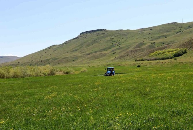 Van Büyükşehir Belediyesinin Tarımsal Faaliyetleri Çiftçilerin Yüzünü Güldürüyor