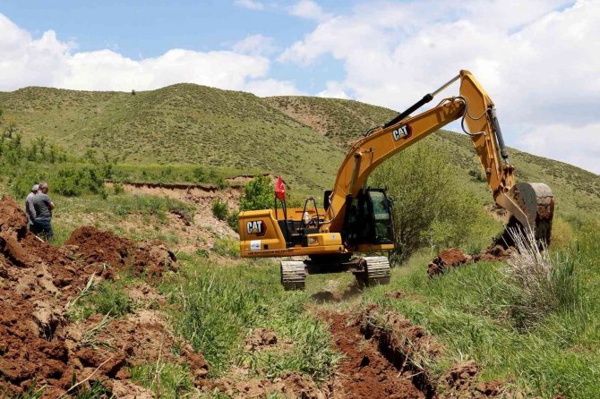 Van Büyükşehir Belediyesinin Tarımsal Faaliyetleri Çiftçilerin Yüzünü Güldürüyor