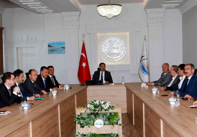 İ̇lçe Belediye Başkanları Bir Araya Geldi
