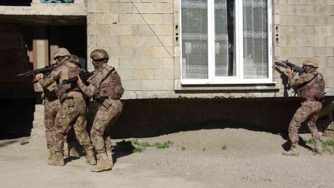 Van’da 12 Düzensiz Göçmen Yakalandı