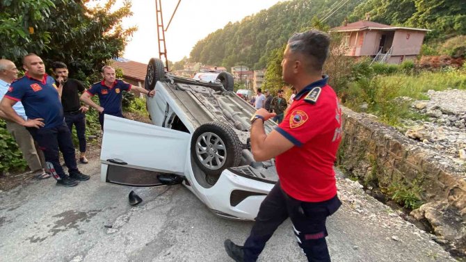 Takla Atan Araçtan Yara Almadan Kurtuldular