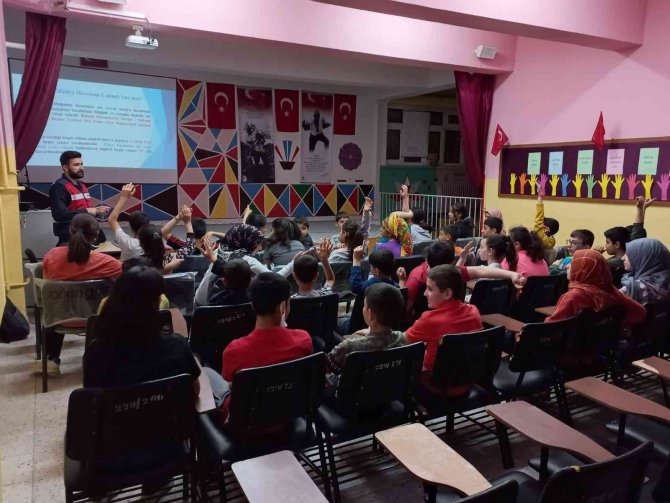 Elazığ ‘Da 11 Okuldan 670 Öğrenci Ve 39 Öğretmene Siber Farkındalık Eğitimi Verildi