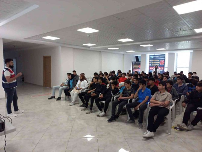 Elazığ ‘Da 11 Okuldan 670 Öğrenci Ve 39 Öğretmene Siber Farkındalık Eğitimi Verildi