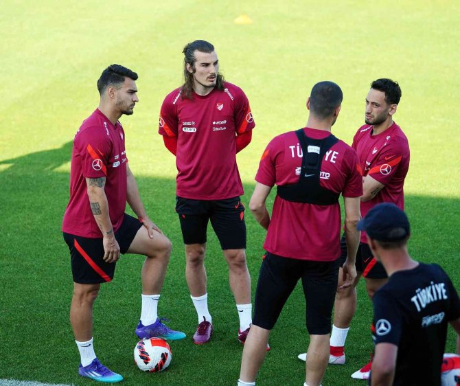 A Milli Futbol Takımı’nda Faroe Adaları Maçı Hazırlıkları Sürdü