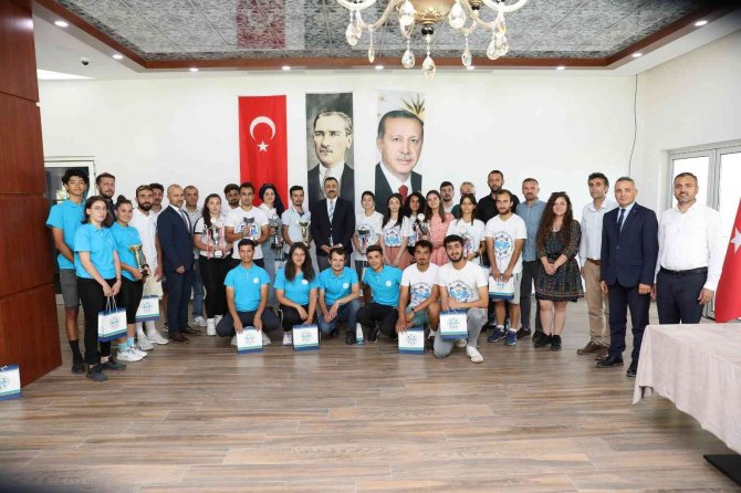 Alkü’nün Gurur Veren Öğrencileri Rektör Kalan İle Bir Araya Geldi
