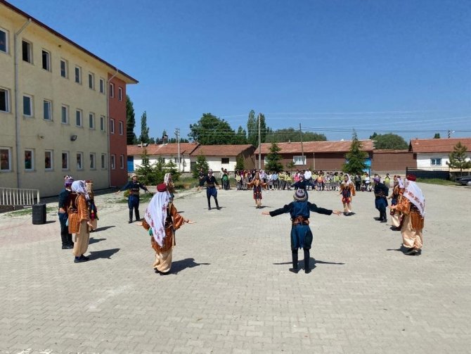 Altıntaş’ta Bilim Fuarı Şenliği