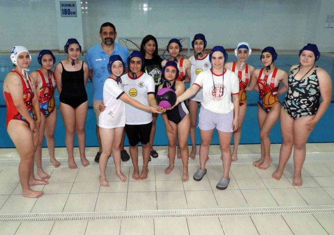 Antalyalı Yüzücülerin Final Heyecanı