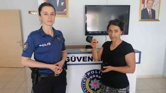 Cüzdanı Kaybettiğine 1 Gün Sonra Farkına Varıp, Kavuşunca Büyük Sevinç Yaşadı