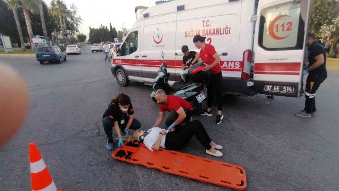 Kadın Motosiklet Sürücüsünü Kaskı Hayatta Tuttu