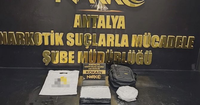 Antalya’da Otomobilde Uyuşturucu Operasyonu