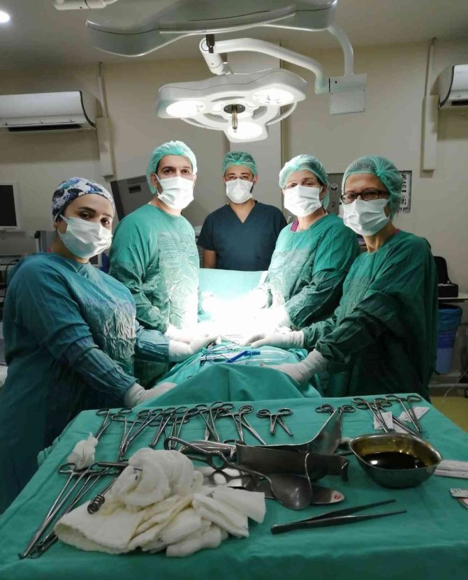 12 Santimetrelik Myomdan Ameliyatla Kurtuldu