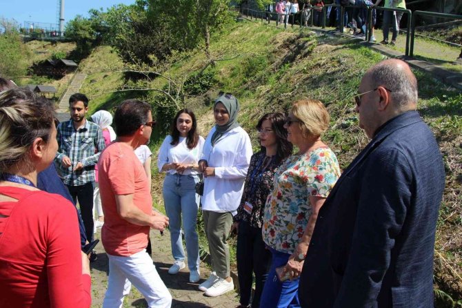 Avrasya Üniversitesi’nde Yerleşkesinde Fidan Dikimi
