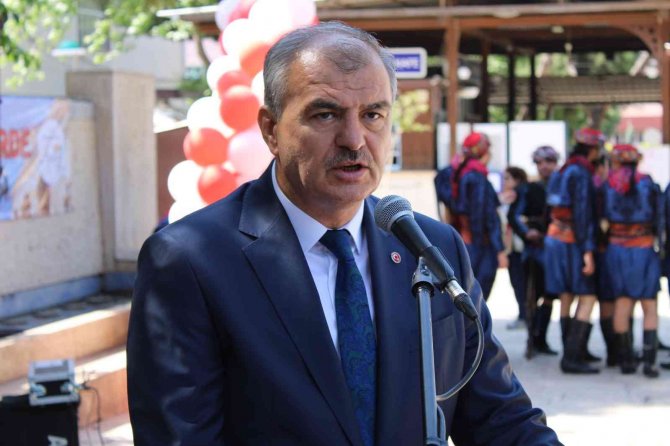 Hayat Boyu Öğrenme Şenliği Törenle Başladı