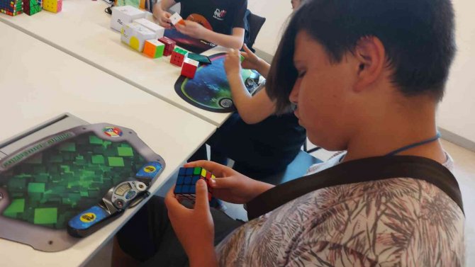 Ayvalık’ta Zekâ Küpü Yarışmasında Şampiyonlar Belirlendi