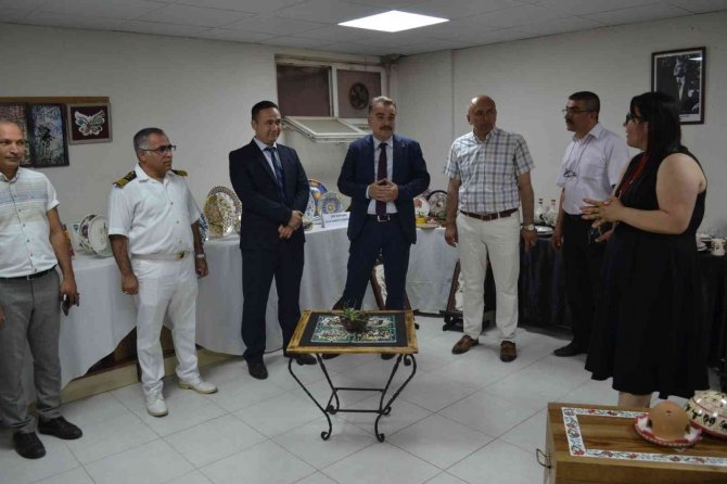 Edremit’te Halk Eğitimi Sergisi Açıldı