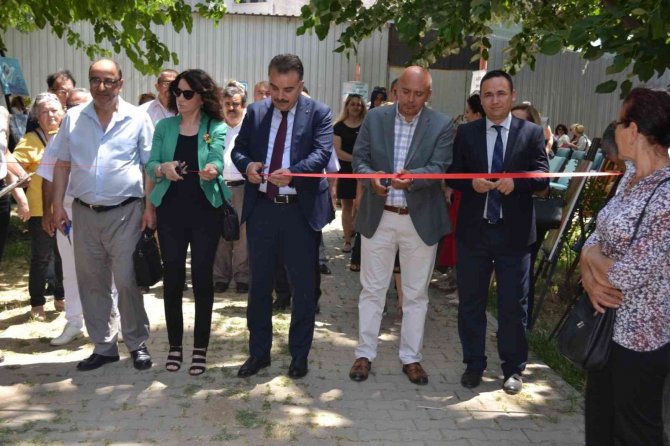 Edremit’te Halk Eğitimi Sergisi Açıldı