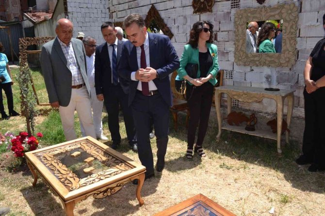 Edremit’te Halk Eğitimi Sergisi Açıldı