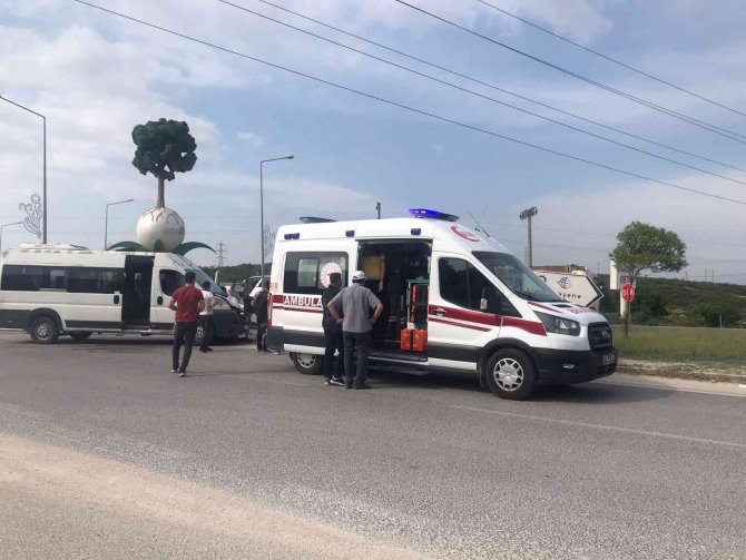 Bilecik’te Fabrika Servisiyle Tır Çarpıştı, 2 Kişi Yaralandı