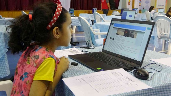 Öğrenciler Deneyap Teknoloji Atölyesi’nde Eğitim Almak İçin Yarışıyor