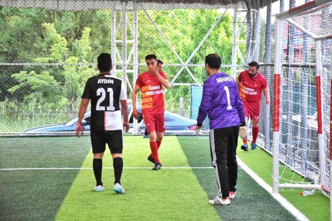 Bingöl’de Sağlıkçılar Futbol Turnuvası İle Moral Buluyor